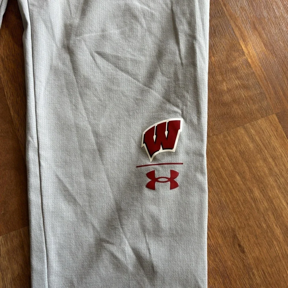 Wisconsin Badgers Pants Mens XL Gray NCAA Basketball Under Armour Warm Up